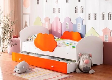 Детская кровать Тучка с ящиком, корпус Белый, фасад Оранжевый в Магадане
