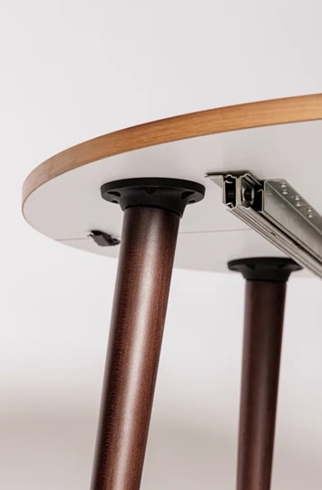 Кухонный раздвижной круглый стол Шпон Ореха д. 90 см МДФ ножки вишня в Магадане - изображение 4