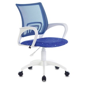 Компьютерное кресло Brabix Fly MG-396W (с подлокотниками, пластик белый, сетка, темно-синее с рисунком "Space") 532405 в Магадане