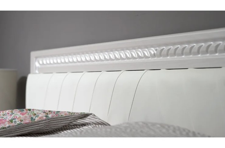 Кровать спальная Гертруда, М8, 160х200 Экокожа с пуговицами без основания, белая лиственница/ясень жемчужный в Магадане - изображение 4